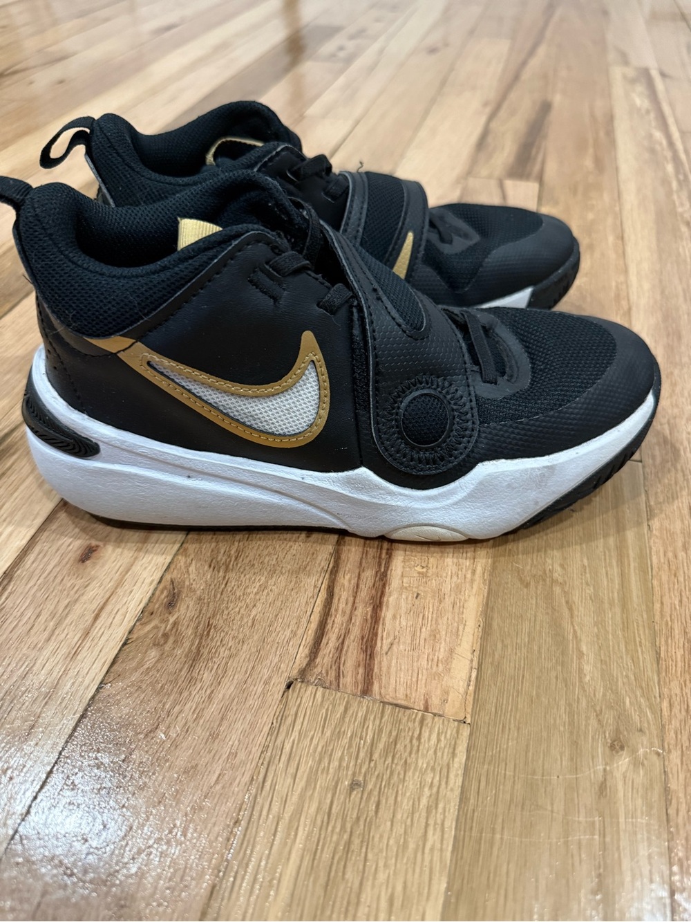 Nike Kids Black and Gold Low-Top Sneakers